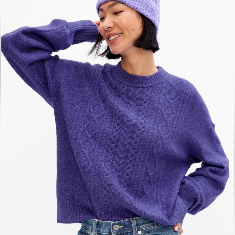 GAP Women’s Cable Knit Sweater. Purple. Size Large.